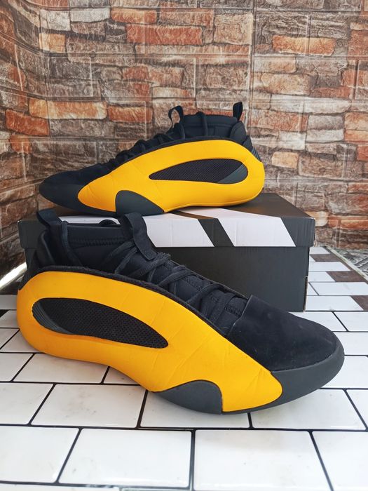 Баскетбольні кросівки adidas Harden