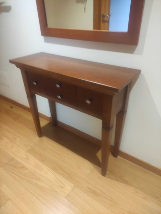 móvel de entrada e espelho