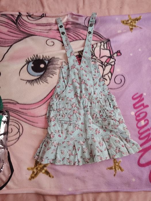 Vendo 3 vestidos menina novos