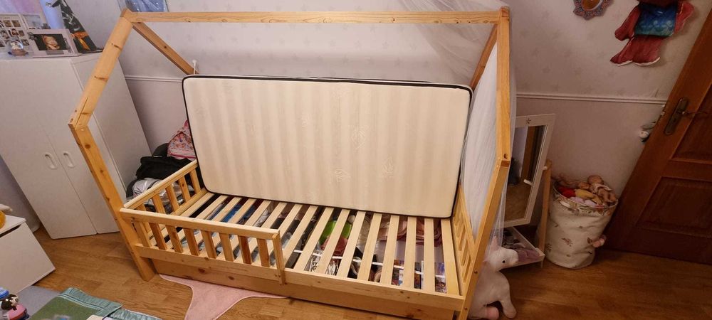 Cama MONTESSORI Homa com 2 gavetas e colchão incluído.