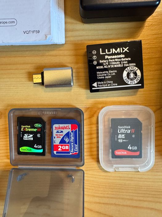 Máquina Fotográfica PANASONIC LUMIX DMC-FX100