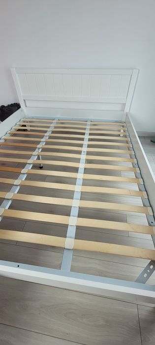 Łóżko białe że stelażem rama bez materaca 160x200