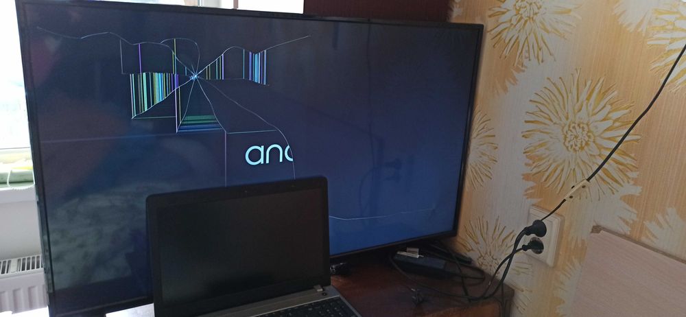 LED телевізор ERGO 43".Модель:LED 43CU6550AK на запчастини в Ужгороді