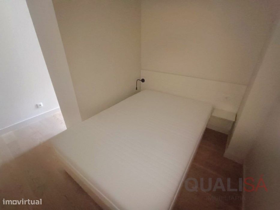 Apartamento T0+1 novo com varanda, equipado e mobilado, localizado ...