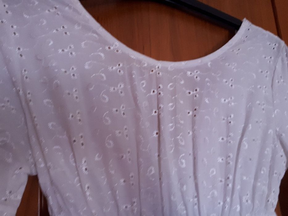 Vestido novo com laço