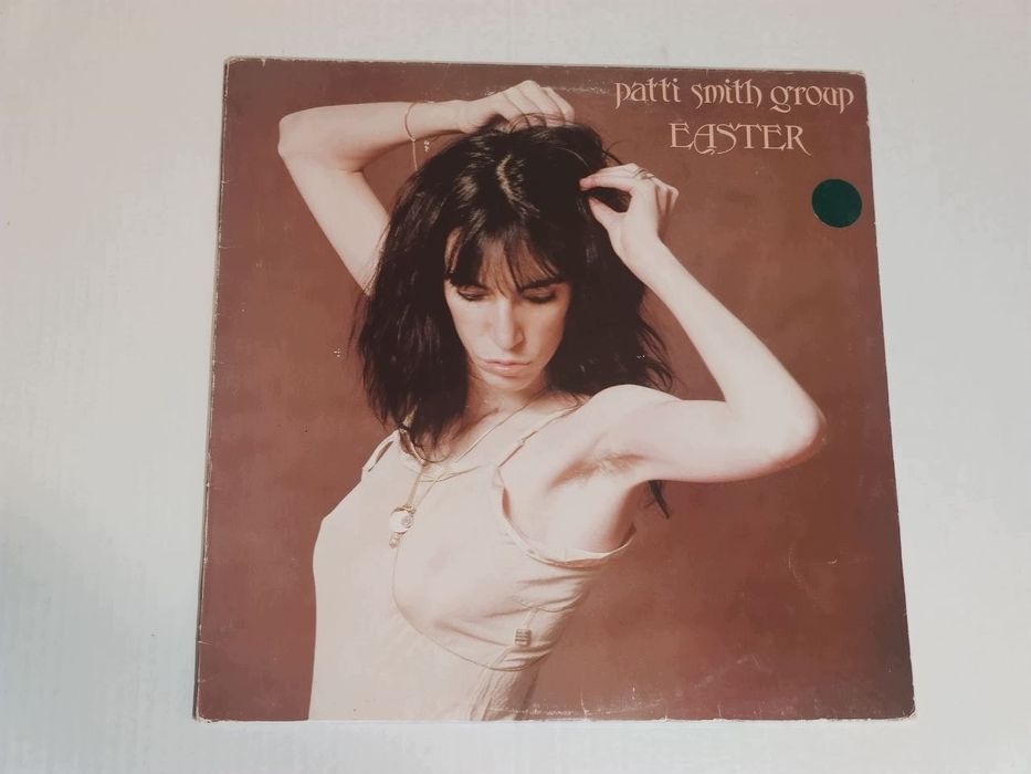 Patti Smith Group – Easter. Arista. VG+