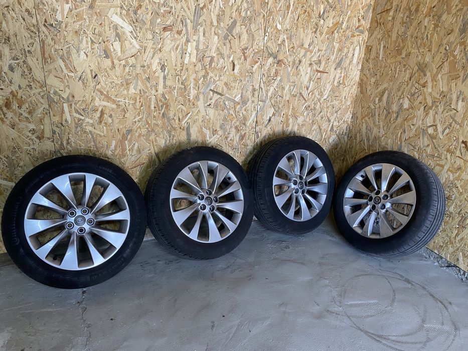 Колеса R18 Continental на титанових дисках