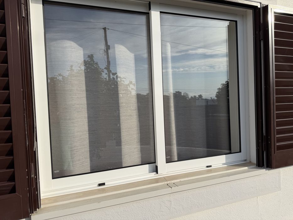 Vendo janelas de aluminio com vidro duplo e portadas de aluminio