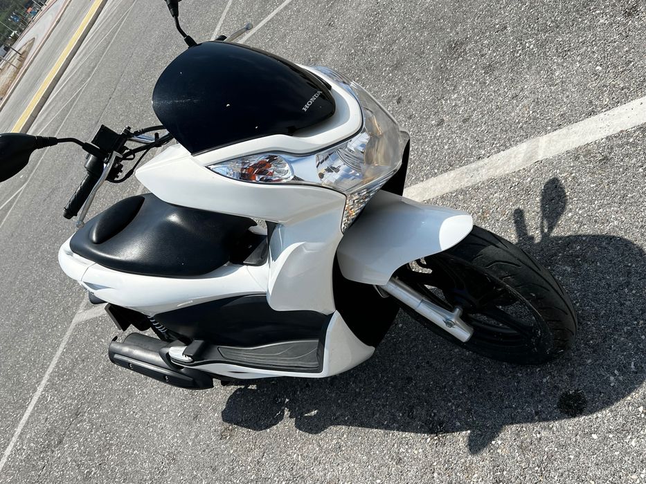 Honda pcx 2011 com 1550kms reais