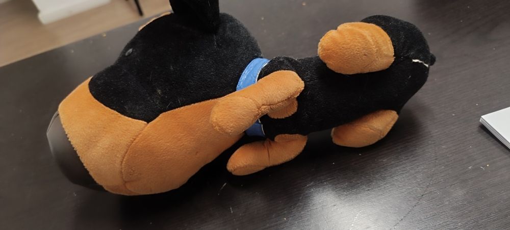 Cão peluche, marca The Dog. Será limpo antes de enviar.