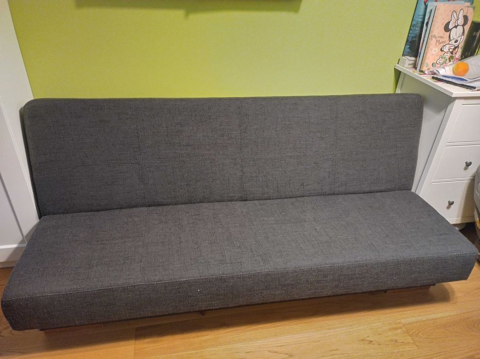 Wersalka z pojemnikiem – zadbana, idealna do gościnnego pokoju