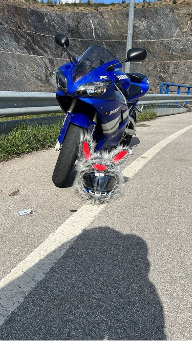 Vendo R1 Estado bom 2001