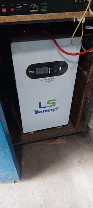 Інвертор luxpower 6кВт.