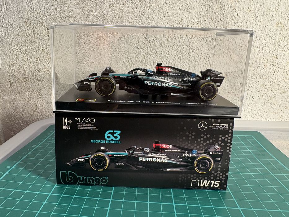 1/43 Miniaturas F1 - versões com piloto e expositor acrilico