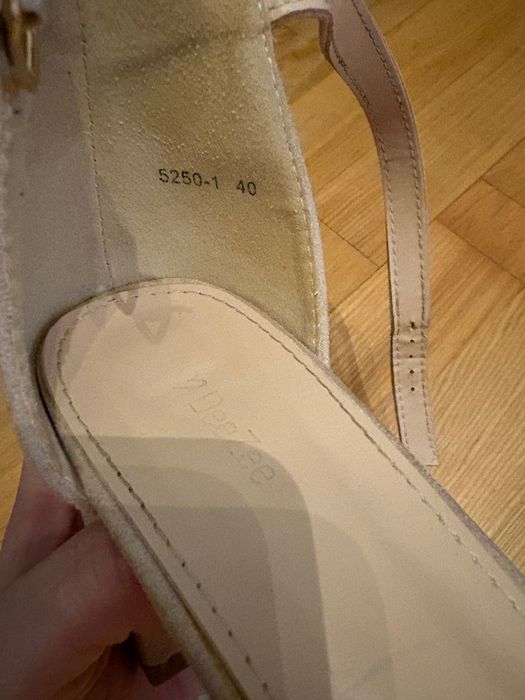 Jasnoróżowe sandałki DeeZee 6,5 cm obcas