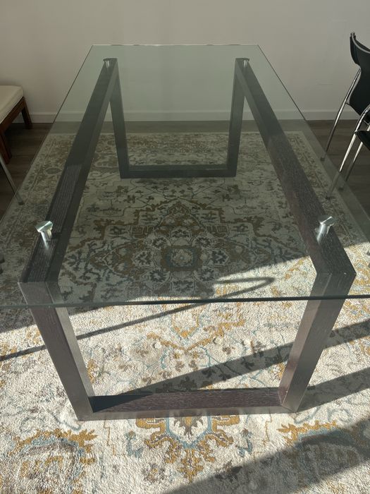 Mesa com tampo de vidro