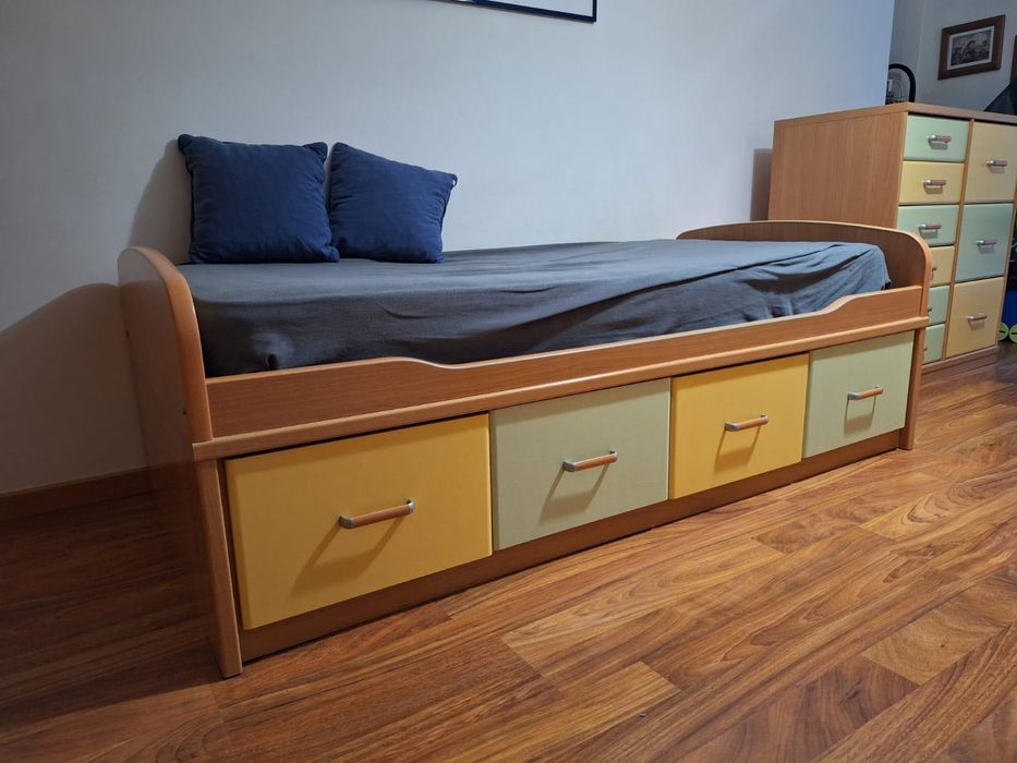 Conjunto cama criança com arrumação, cómoda e roupeiro