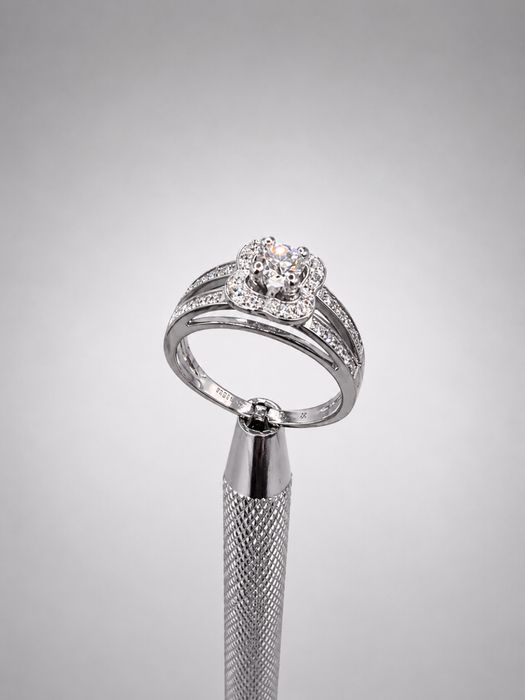 Francuski Pierścionek Mauboussin naturalne diamnety 0.82ct 18K