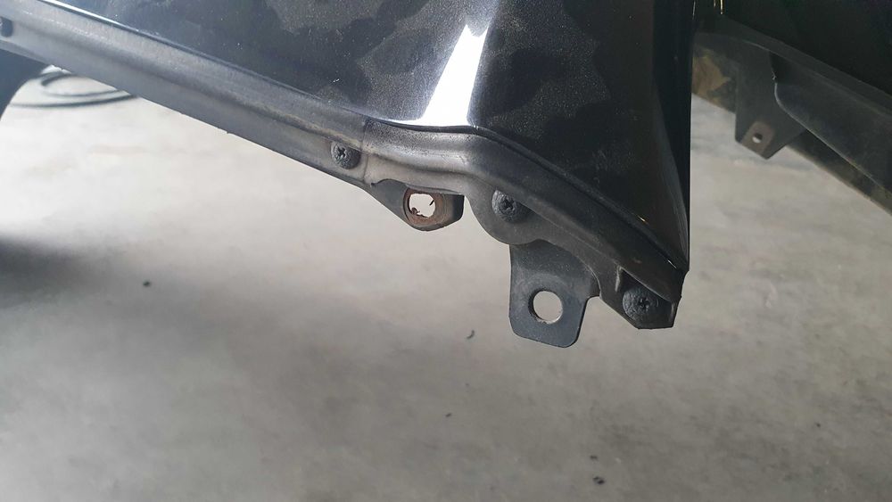 Бампер передній Тойота Авенсіс T25 2007