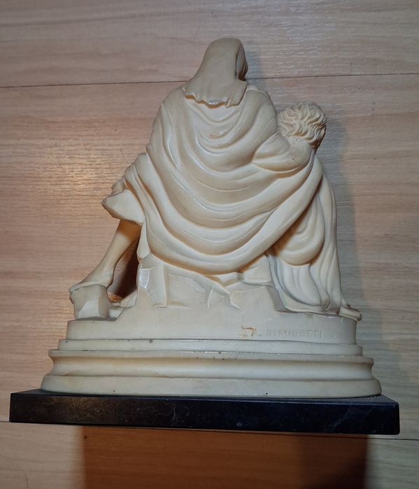 Estátua de mármore sintético Pietá A. Giannetti
