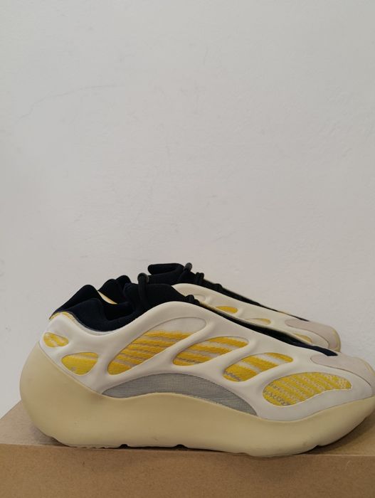 adidas Yeezy 700 V3 rozmiar 48