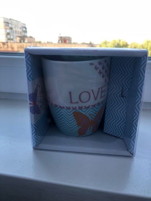 Чашка з метеликом