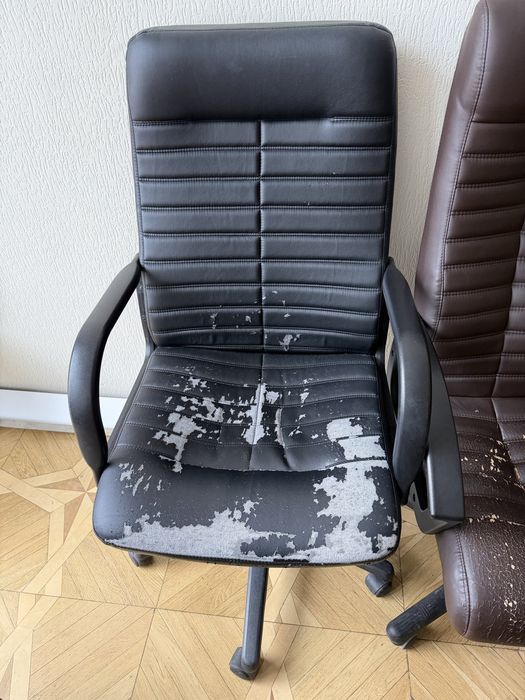 Офісні крісла/ствльці