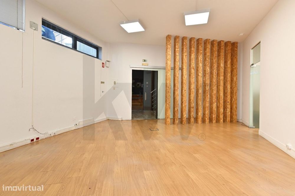 Escritório em Centro Empresarial em Linda-a-Velha