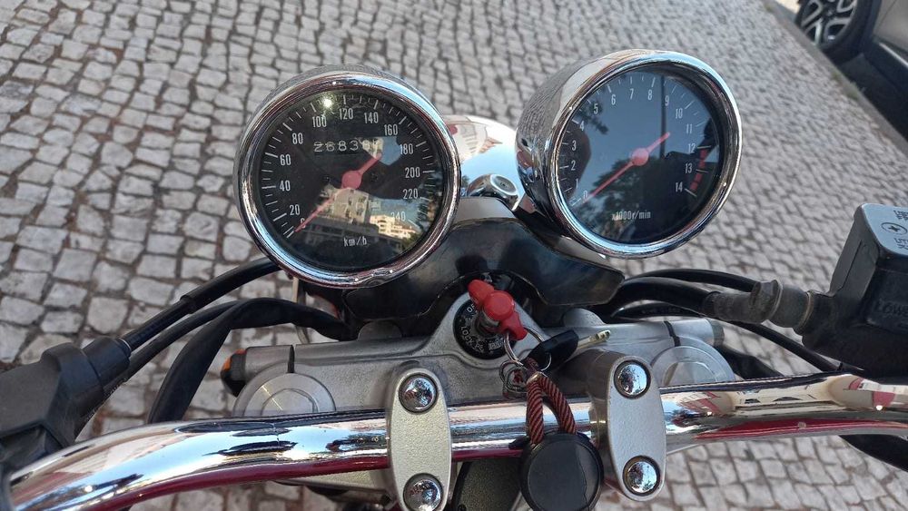 Moto Suzuki Bandit 600, impecável