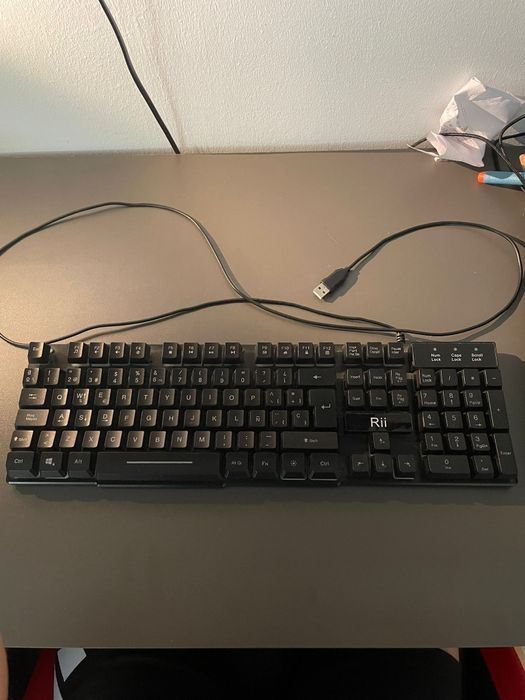Teclado Game com luzes e tapete de rato com luz