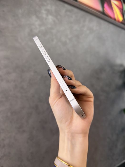 Б/у IPHONE 16e 128 White Neverlock Костюшка,5 igrand