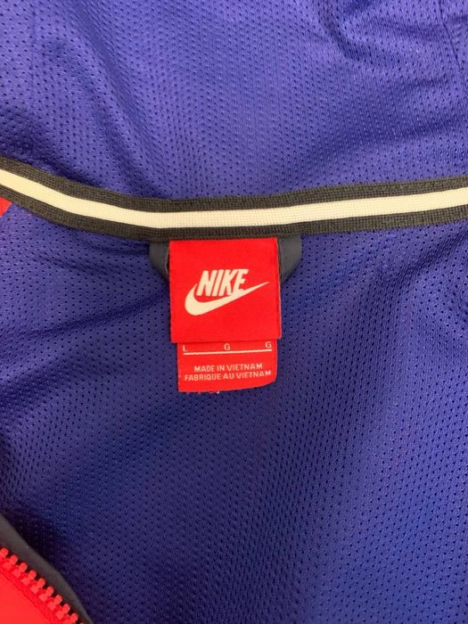 Вітровка Nike.