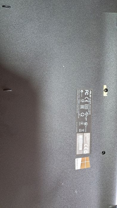 Portátil Asus X551M sem carregador e sem disco com ecrã e teclado avariado. Board e CPU em bom estado.
