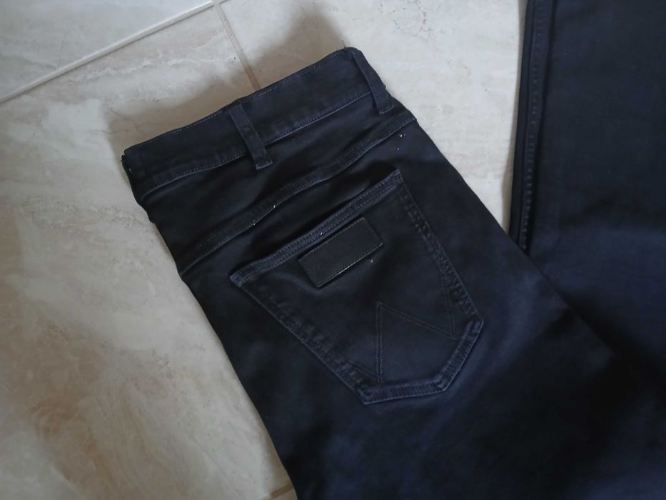 Wrangler Greensboro czarne 33/30 pas:2x44-50cm