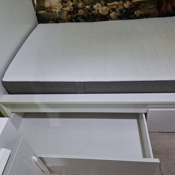 Łóżko z  materacem