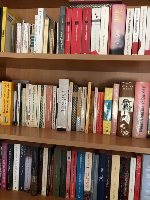 Livros enciclopedias e banda desenhada