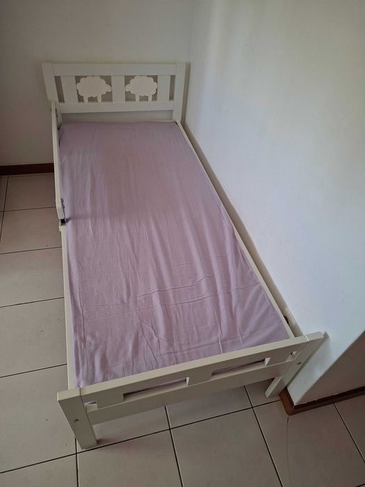 Cama com colchao crianca ikea 100 euros negociavel