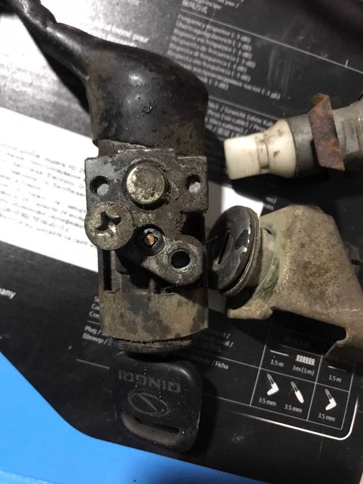 Замки на китайский скутер(комплект)