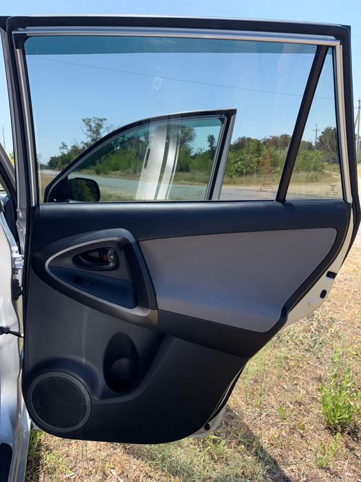 Продам сімейне авто Toyota Rav4 Long 2011