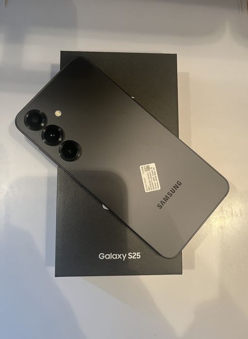 Samsung Galaxy s25 12/512 GB