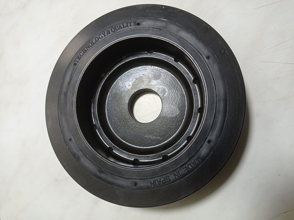 Демпферный шкив коленчатого вала. Рено Меган 2