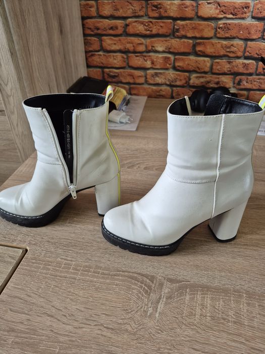 Buty na obcasie białe damskie