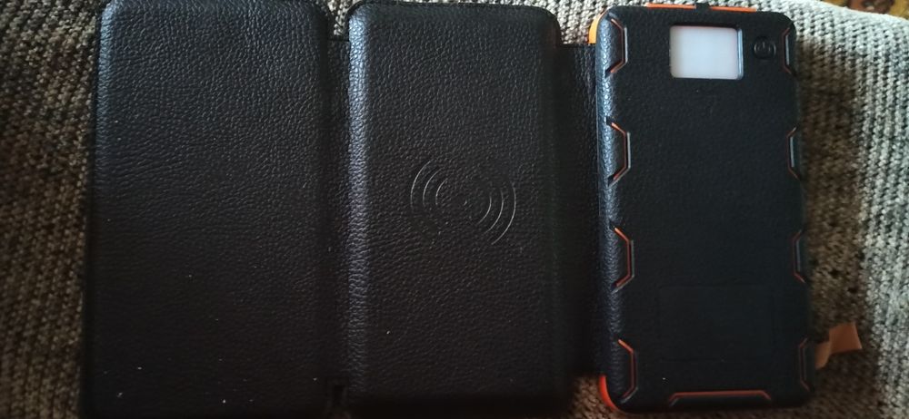 Power bank на солнечных батареях с беспроводной зарядкой