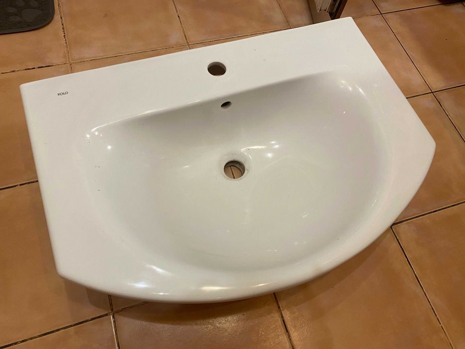 Продам умывальник новый
