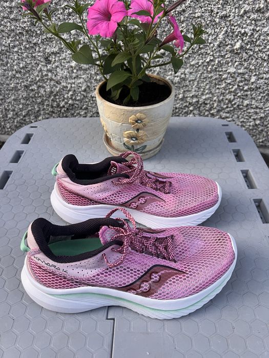 Жіночі бігові кросівки Saucony Kinvara