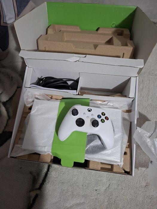 Sprzedam Xbox series s 512 GB