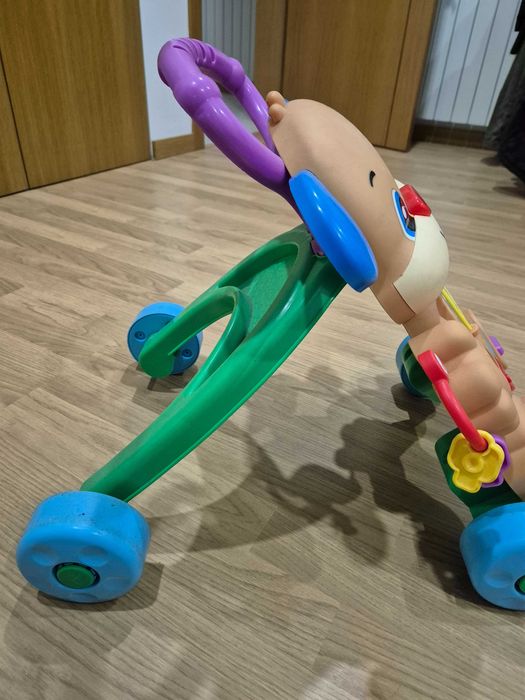 Andarilho de crianca com musica