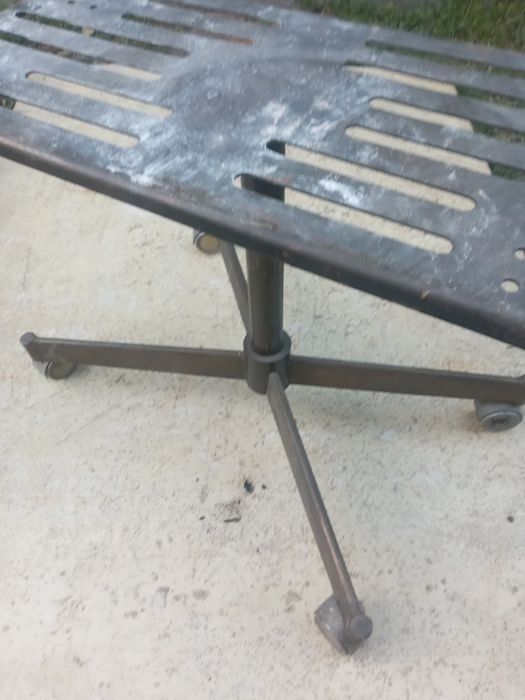 Подставка на колесиках для тв