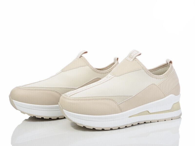 Женские кроссовки белого цвета на платформе