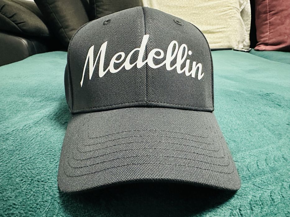 Medellin Under Armour  Nowa czapka z daszkiem M/L